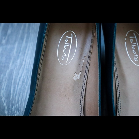 Pair of Talbots Navy Pumps - Gorgeous color (size 10M) - Picture 4 of 6